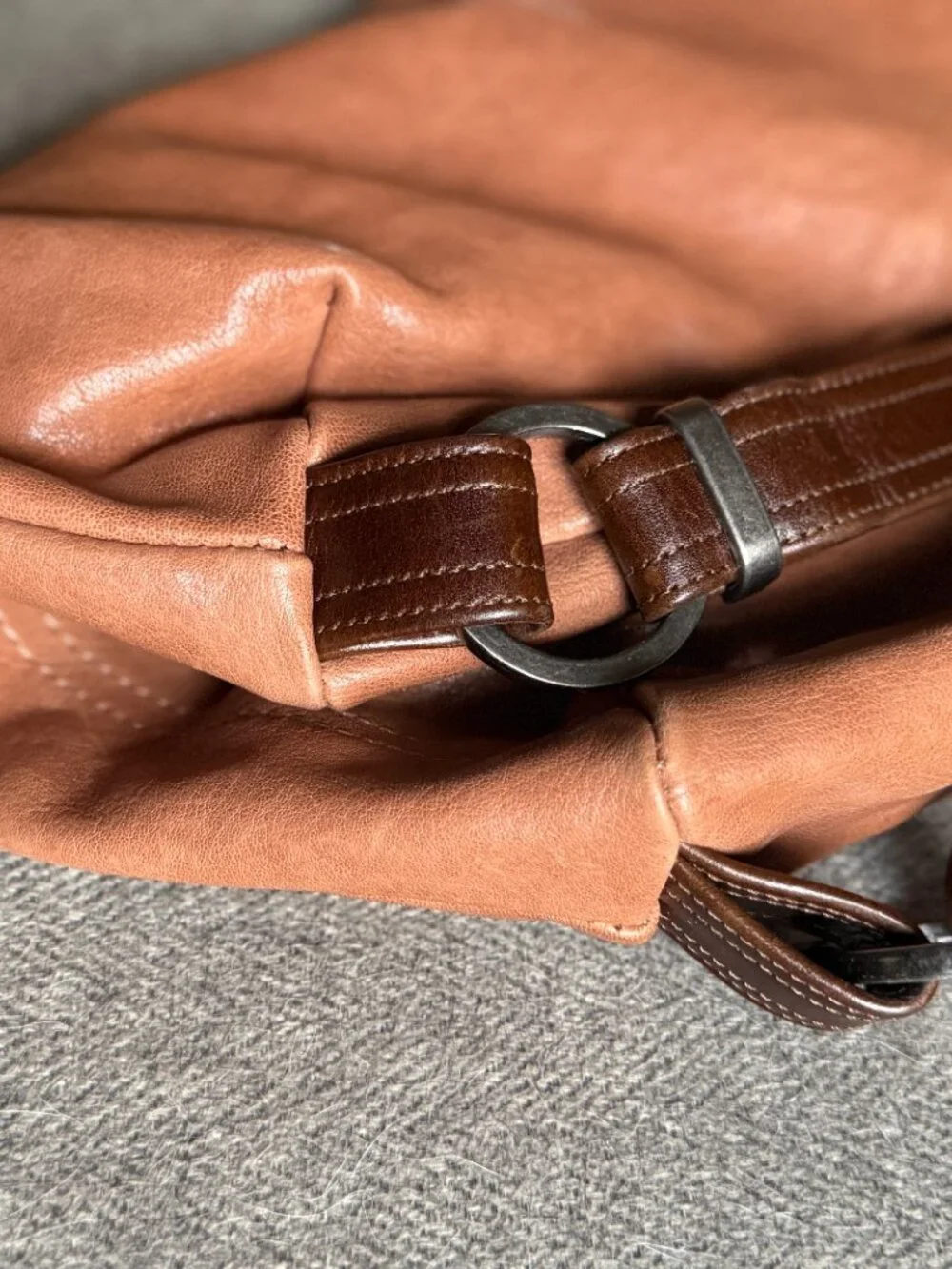 Rough & Tumble XL Hobo - Picture 11 of 11
